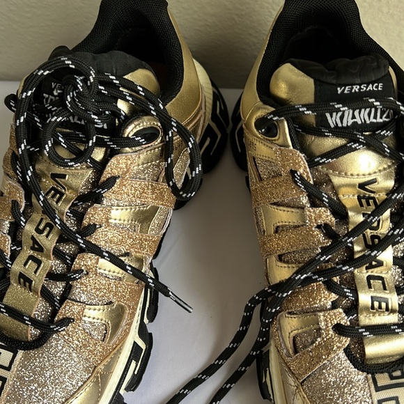 Preowned VERSACE "Trigreca" Logo Monogram Sneakers Gold/Brown. - Picture 13 of 17